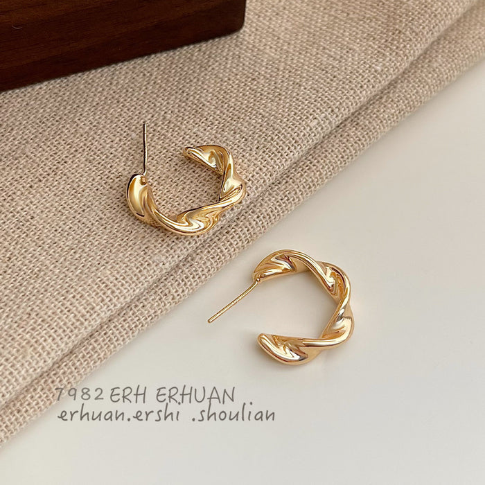 Wholesale Fashionable, high-end, simple, versatile earrings for commuting