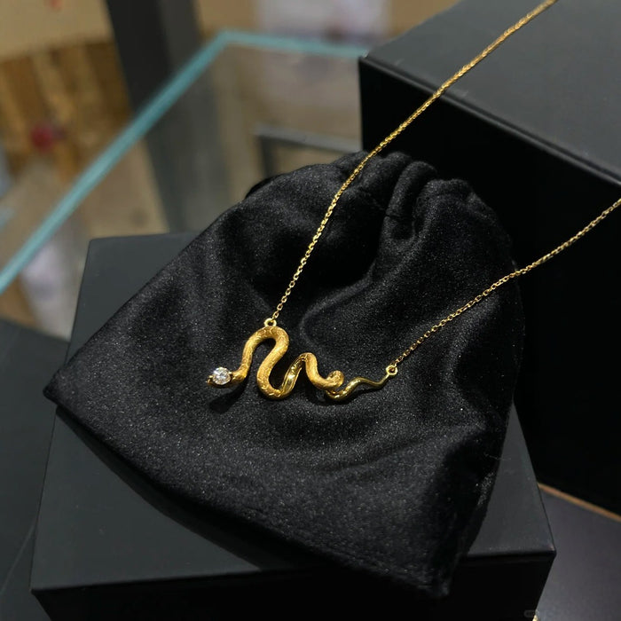 Wholesale Pure silver gold spirit snake necklace, light luxury, niche collarbone chain, sweater chain, temperament, high-end necklace, female snake