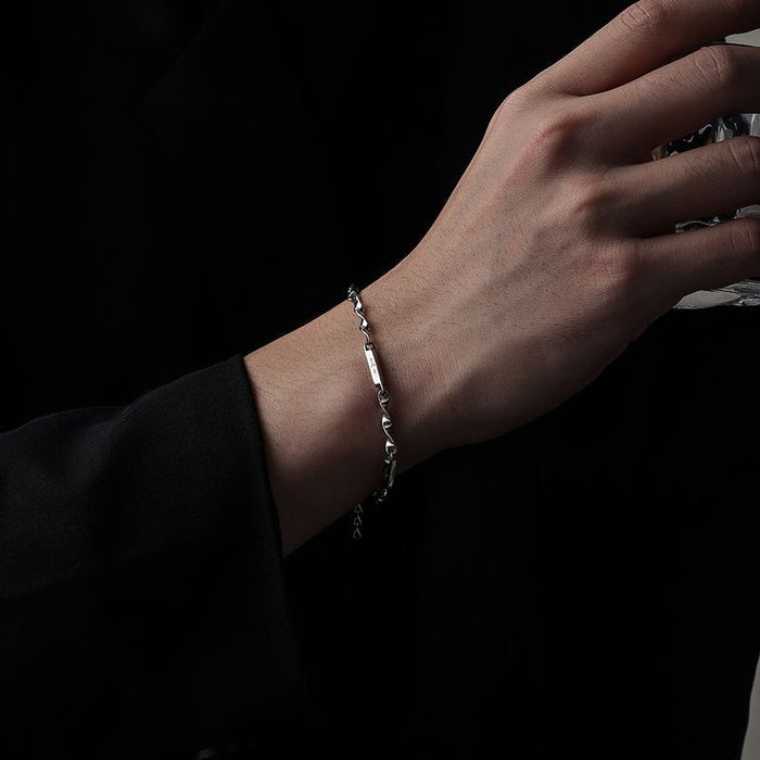 Wholesale M ö bius starry collarbone chain, neckchain that does not fade, trendy men's accessories twisted and spliced pendant chain ins, titanium steel necklace