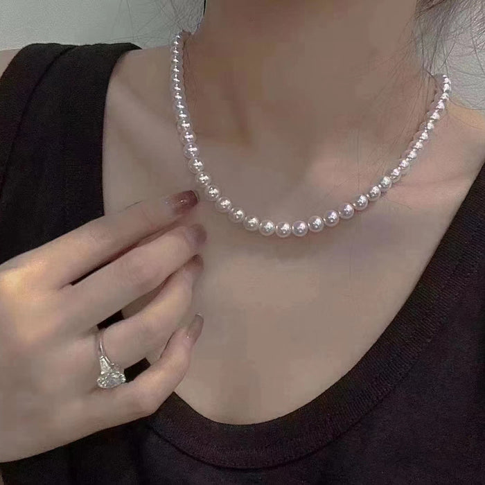 Wholesale Pearl necklace exudes a sense of luxury and luxury, with light accessories such as necklaces, beaded collarbone chains