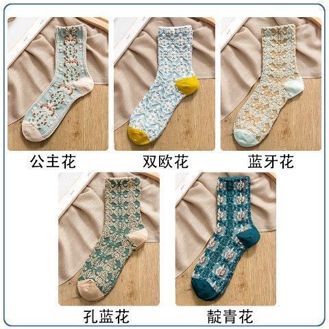 Wholesale Versatile high aesthetic retro relief breathable long socks