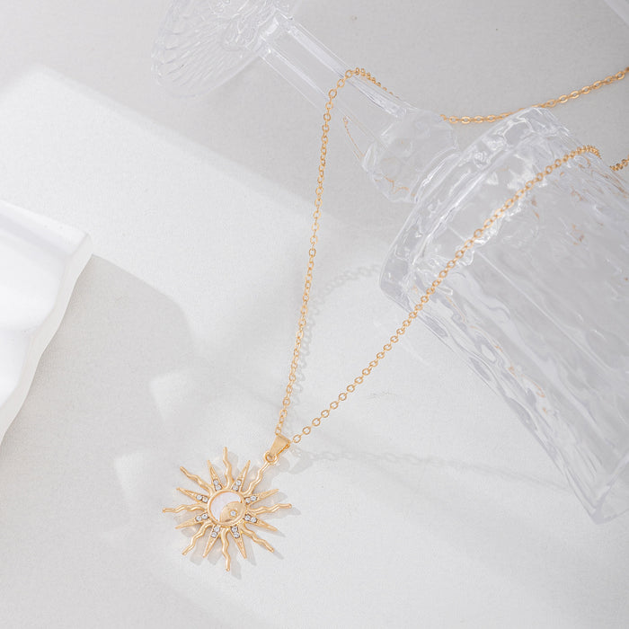 Wholesale Alloy Moon Pendant Necklace Star Dazzling Diamond Indispensable