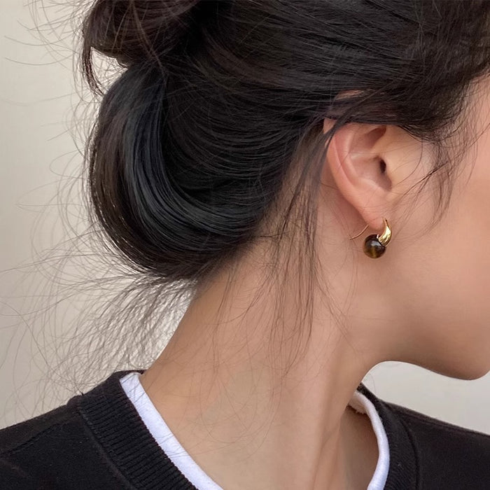 Wholesale Vintage earrings, light luxury, niche, high-end, round bead ear hooks, new earrings