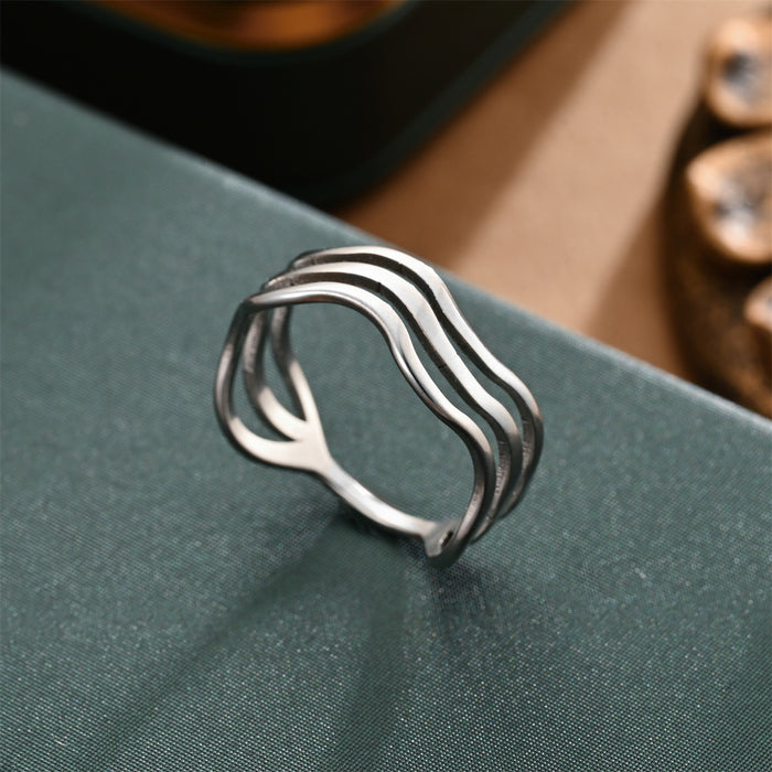 Wholesale Stainless steel wavy line ring, women's gold-plated titanium steel couple ring, does not fade