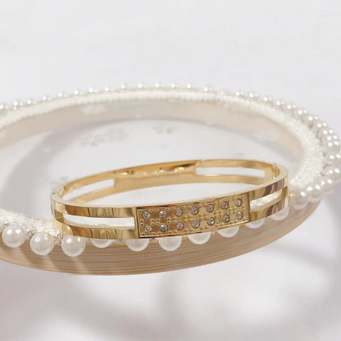 Wholesale Titanium steel color-preserving bracelet with diamond setting