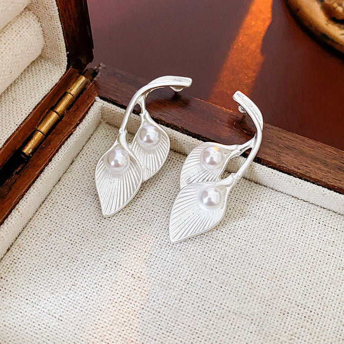 Wholesale Silver needle zircon round artificial pearl earrings high-end luxury retro earrings unique French design earrings