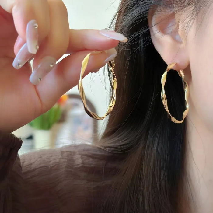 Wholesale Simple temperament, personality, light bending, large circle earrings