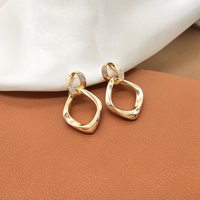 Wholesale Temperament earrings, gold earrings, niche design, light and high-end earrings