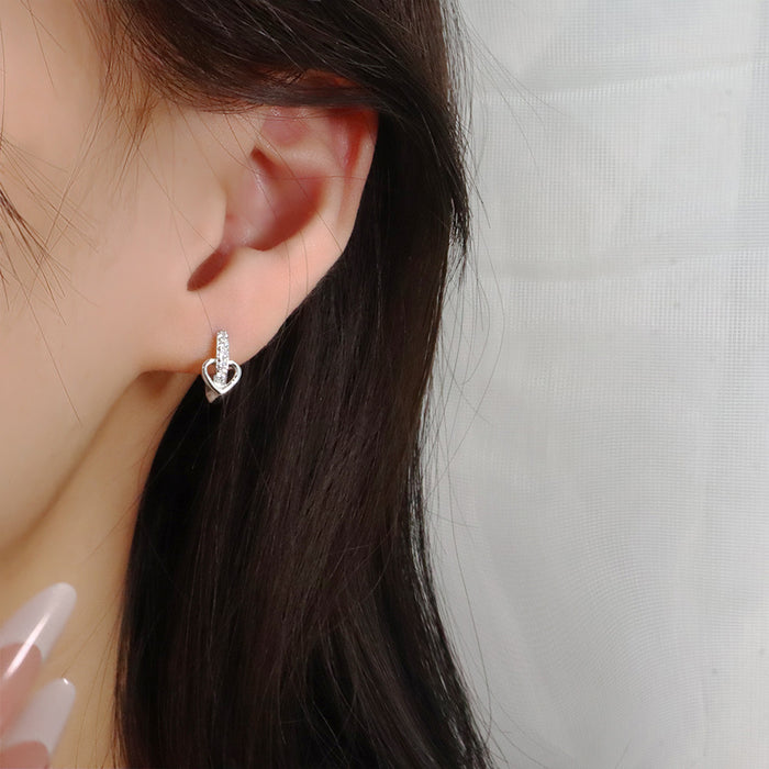 Wholesale Zircon heart-shaped ear buckle with diamond earrings, small and exquisite hollow heart earrings