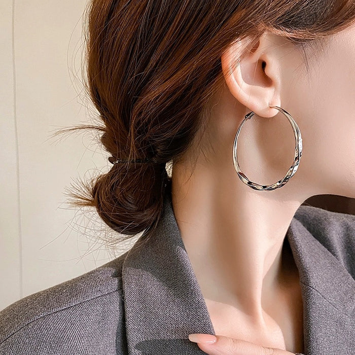 Wholesale Silver needle ear ring niche personality design sense exaggerated earrings women' s fashion temperament earrings