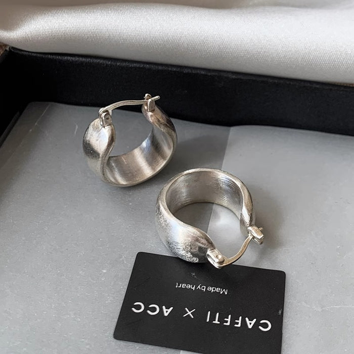 Wholesale Metallic silver brushed retro earrings, high-end light luxury, niche design, high-end exquisite earrings, earrings