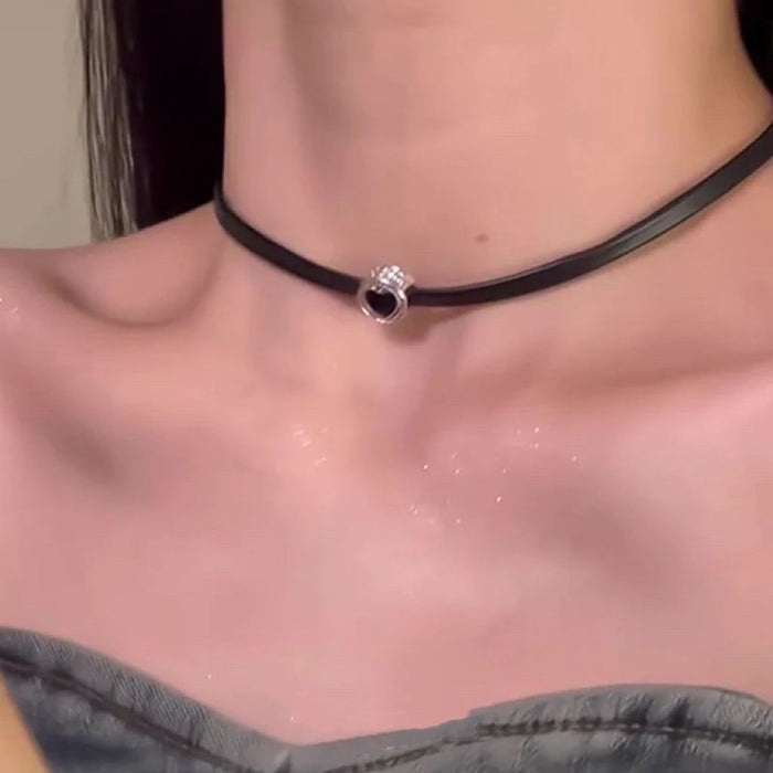 Wholesale Black Leather Rope, Clavicle Chain,   Personalized Design,  Niche Necklace