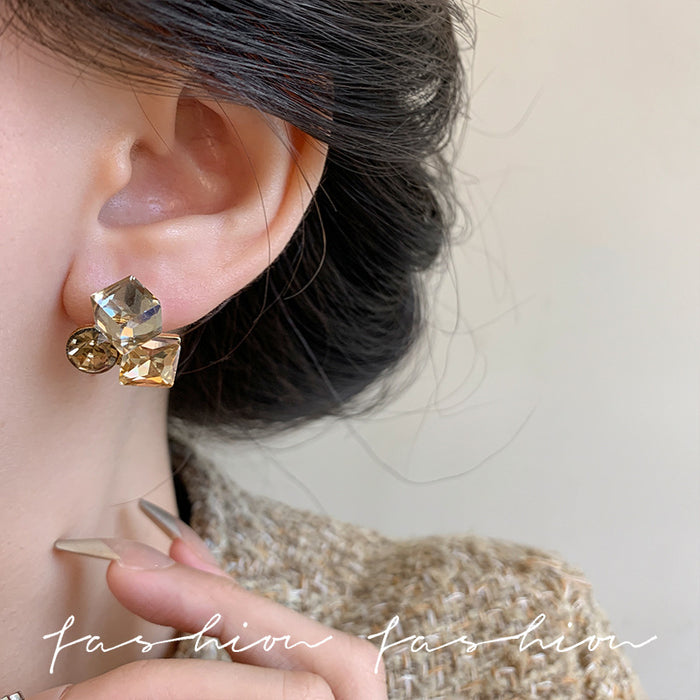 Wholesale Silver needle earrings, light luxury ear accessories, new niche and unique earrings