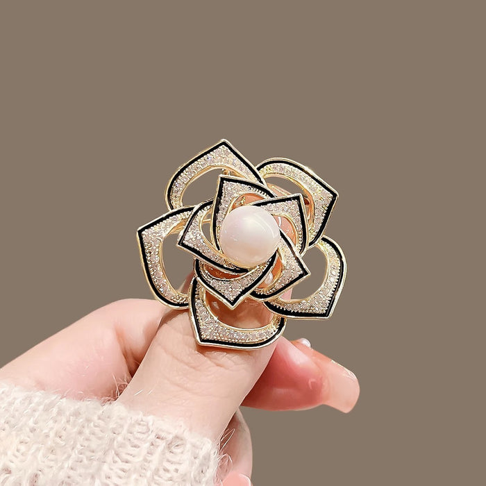Wholesale New hollowed out chest flower brooch with exquisite high-end design sense, brooch coat accessory