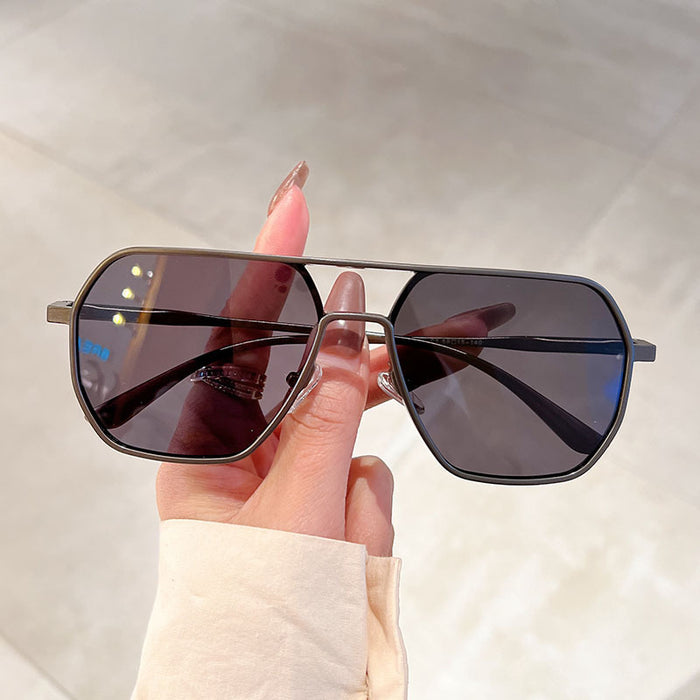 Wholesale New Fashion Polarized UV resistant Sunglasses with Light Color Change, Night Vision Glasses for Day and Night Use