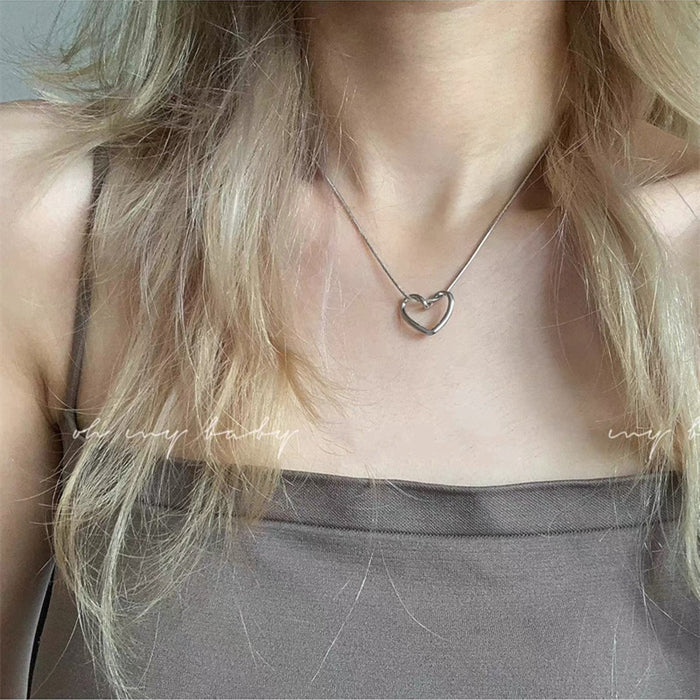 Wholesale Minimally designed snake bone chain, titanium steel necklace, plain chain, niche design, collarbone chain accessories