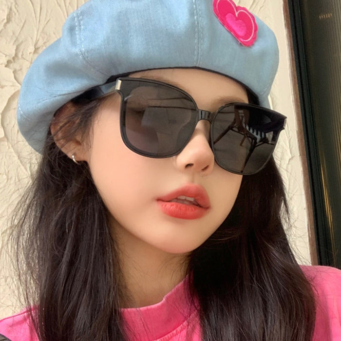 Wholesale Sunglasses with retro large frame and high-end feel, UV resistant sunglasses