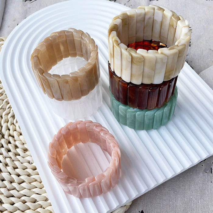 Wholesale New fashionable women's fashion acrylic fish scale shaped bracelet