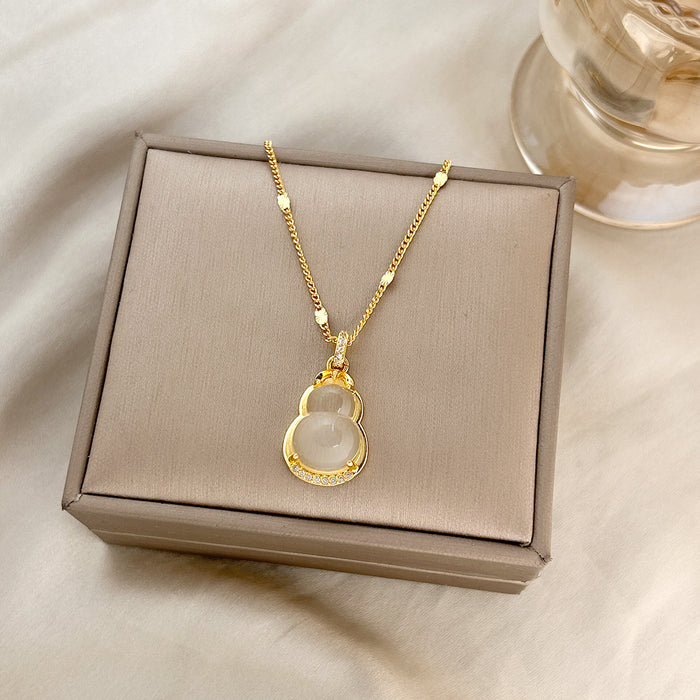 Wholesale The necklace has a simple temperament and a sense of luxury, with a retro and versatile collarbone chain
