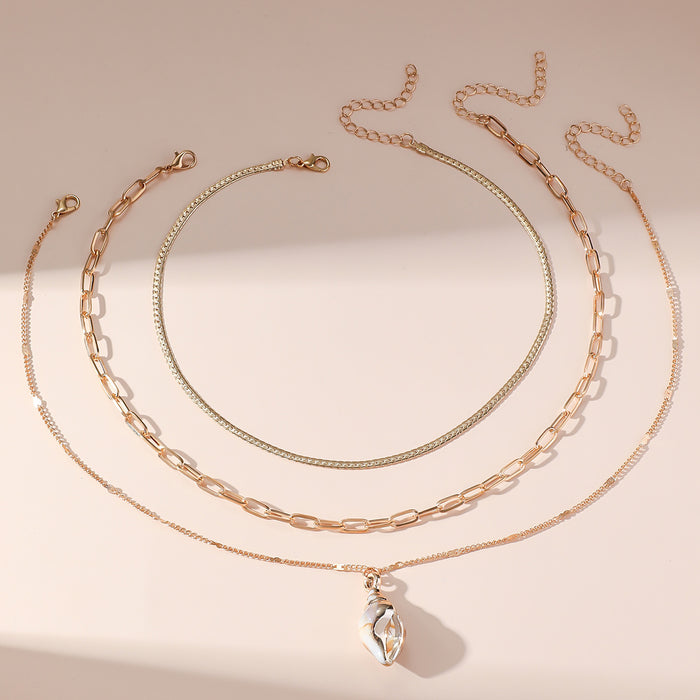 Wholesale Trendy natural conch pendant necklace, personalized and fashionable, versatile collarbone chain necklace wholesale