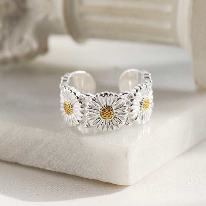 Wholesale Minimally designed daisy ring for men and women, niche sunflower couple ring