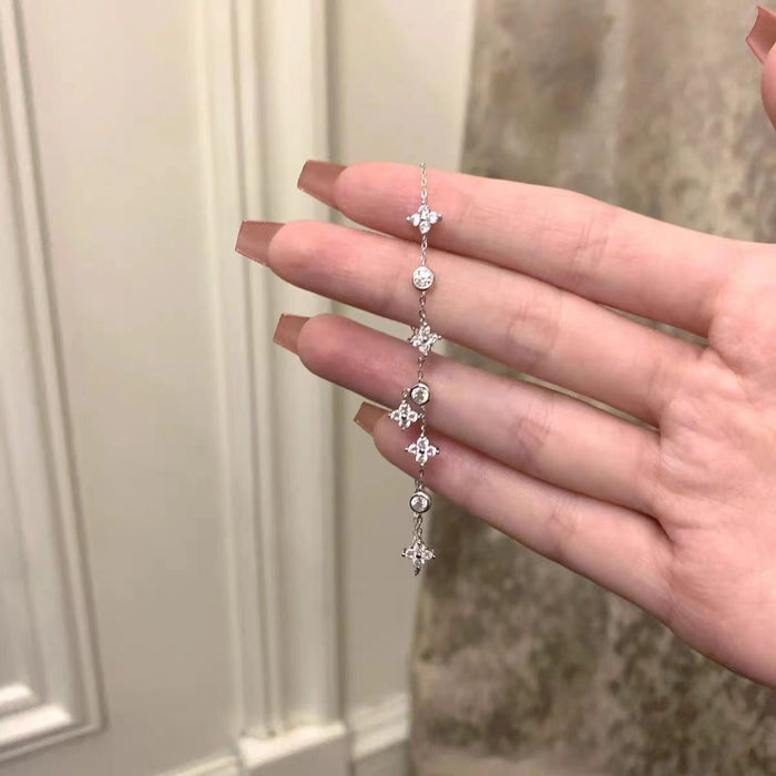 Wholesale Light luxury clover bracelet for women, simple temperament, layered jewelry, high-end feel