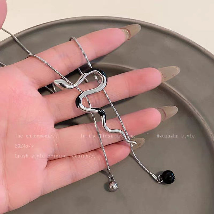 Wholesale Minimalist silver heart pendant necklace, women's light luxury high-end feel, long sweater chain accessory