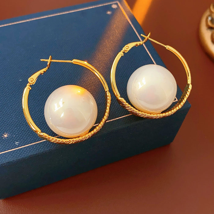 Wholesale Real gold electroplated silver needle pearl earrings with a light luxury and high-end feel, fashionable earrings, retro and versatile earrings