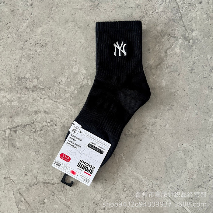 Wholesale Embroidered sports socks with combed cotton lettering socks in the middle tube