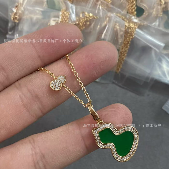 Wholesale Necklace pendant, rose gold, white Fritillaria, black agate, collarbone chain