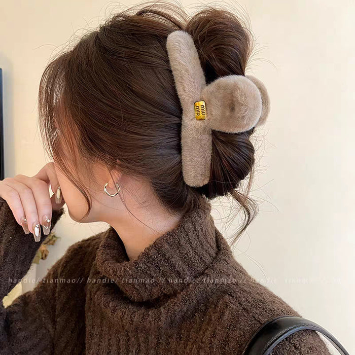 Wholesale Love plush grab clip large hair clip new model, high-end feeling at the back of the head, temperament shark clip hair accessory