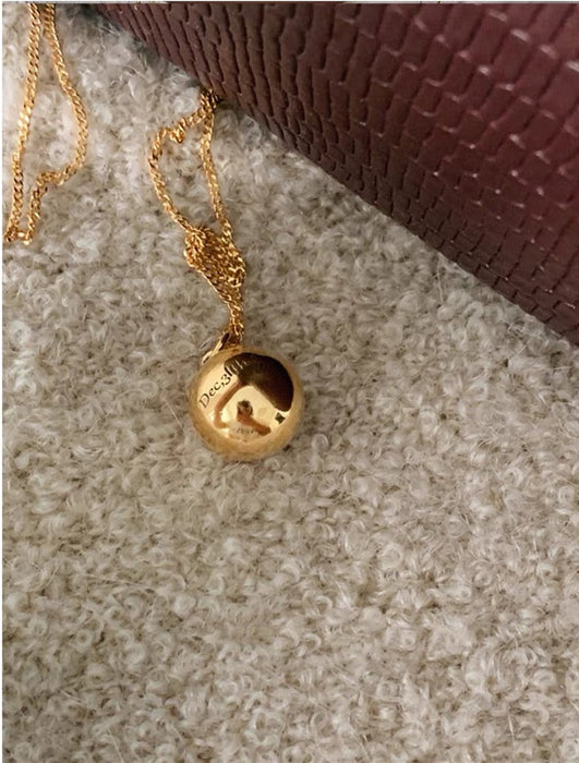 Wholesale Minimally designed round ball necklace for women with a niche design, temperament and texture pendant, sweater chain