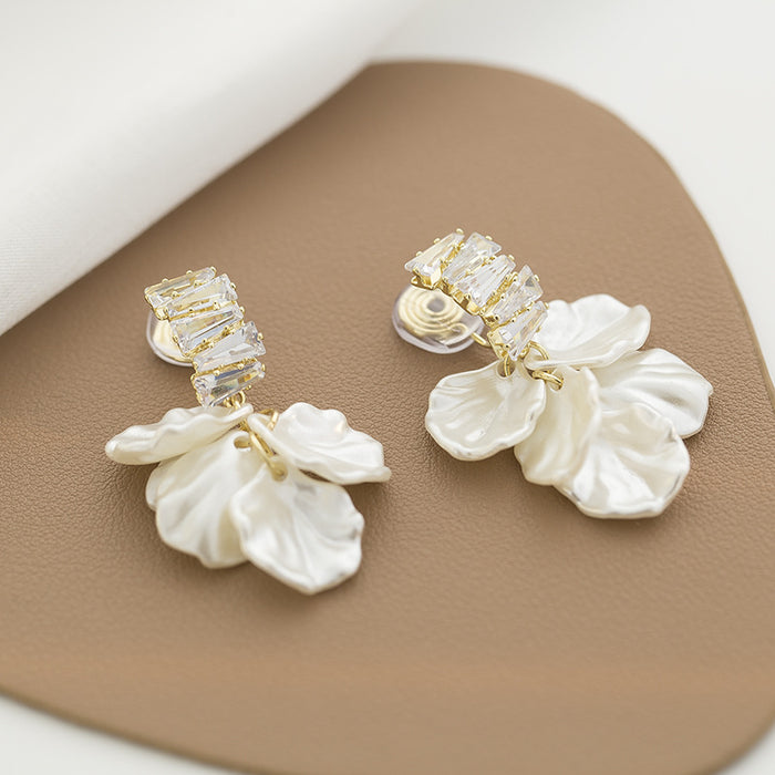 Wholesale Light luxury, fashionable, versatile, exquisite earrings with temperament, no ear holes, ear clips