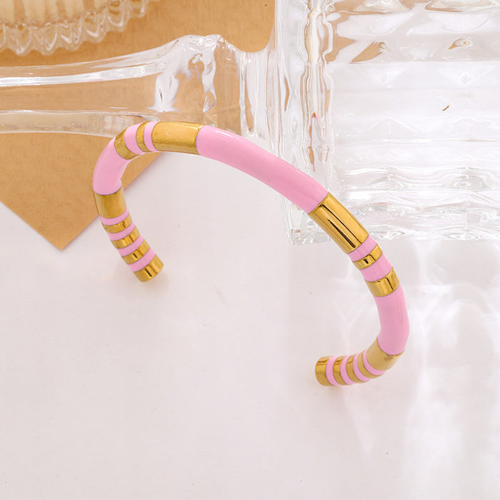 Wholesale Vintage bamboo-shaped C-shaped enamel bracelet for women,  gold plated.