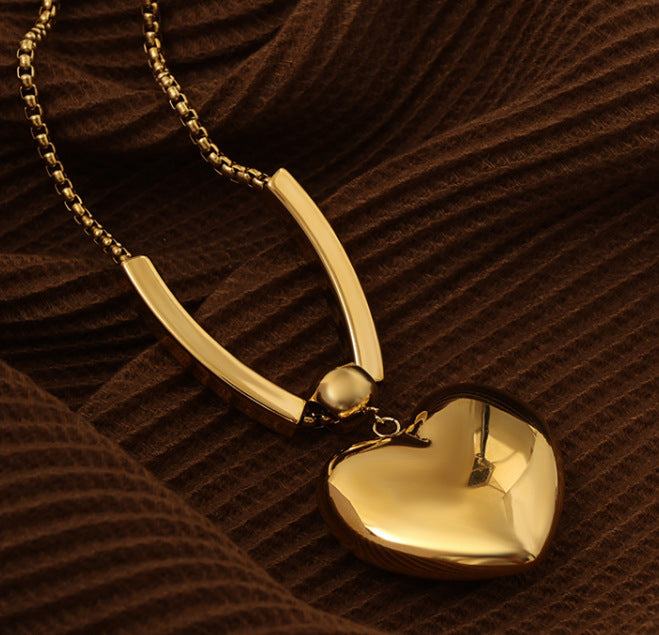 Wholesale Exaggerated Design Geometric Large Heart Necklace Hollow Pendant Personalized