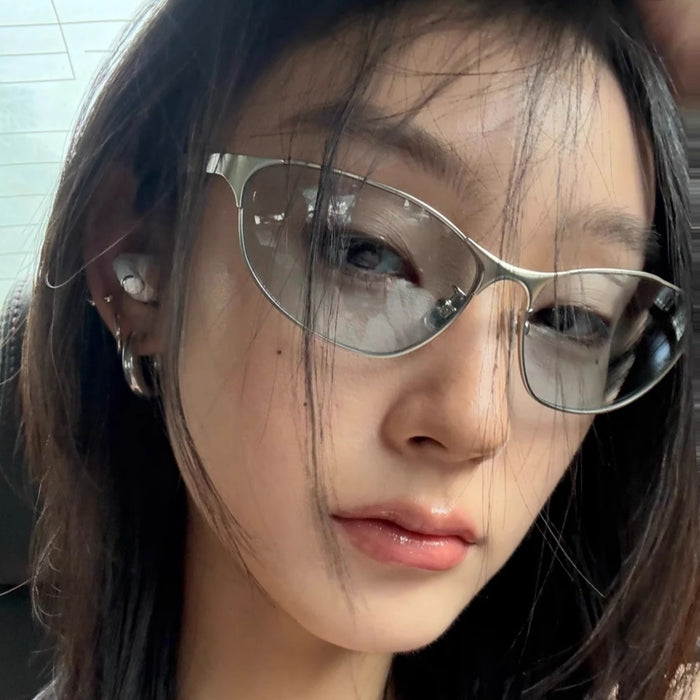 Wholesale Outdoor sports sunglasses with futuristic metal and silver edges, high-end sunglasses