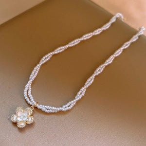 Wholesale Pearl necklace for women in summer, light luxury, niche, high-end design, versatile in autumn and winter