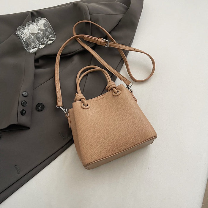 Wholesale Niche design, cute handheld commuting shoulder bag, fashionable and simple crossbody bag