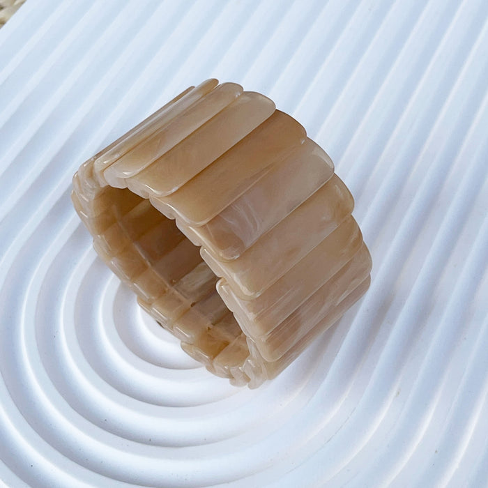 Wholesale New fashionable women's fashion acrylic fish scale shaped bracelet