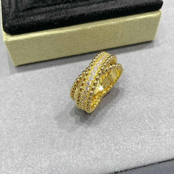 Wholesale Diamond studded ring, fashionable and luxurious ring