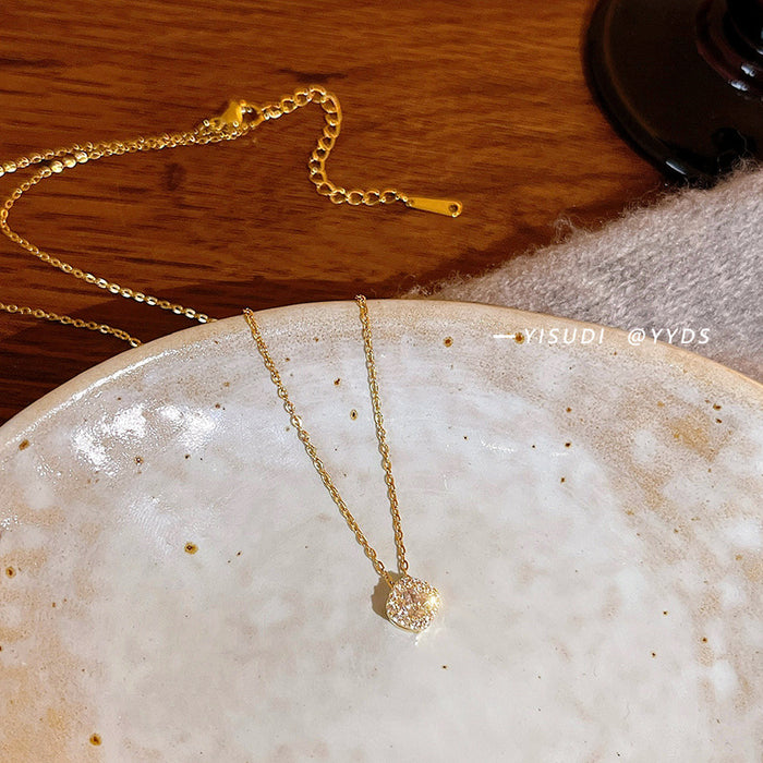 Wholesale Light luxury versatile super sparkling square zirconia necklace with niche design, high-end temperament, titanium steel lock bone chain, neck chain accessories wholesale