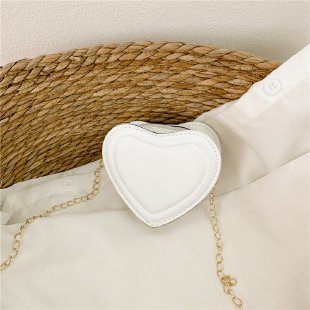Wholesale Mini girls'  chain heart-shaped shoulder bag