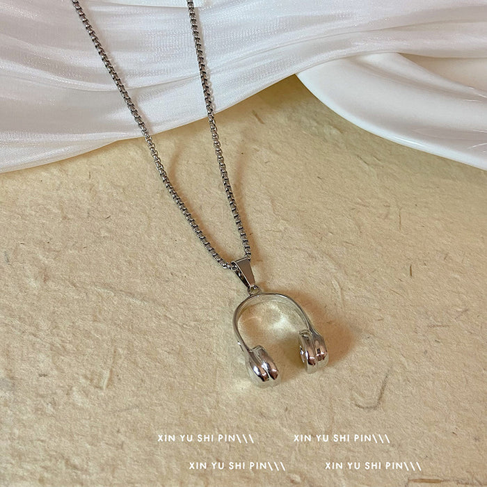 Wholesale Vintage headphone shaped pendant necklace, new versatile and high-end necklace