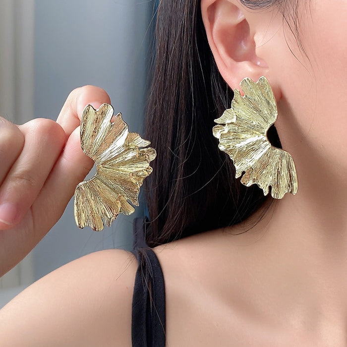 Wholesale Exaggerated retro creative leaf flower earrings, elegant temperament, light luxury, high-end design, commuting earrings