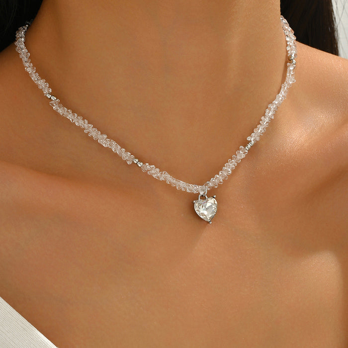 Wholesale Fashionable, simple and versatile crystal heart necklace with sparkling heart-shaped zircon pendant and collarbone chain