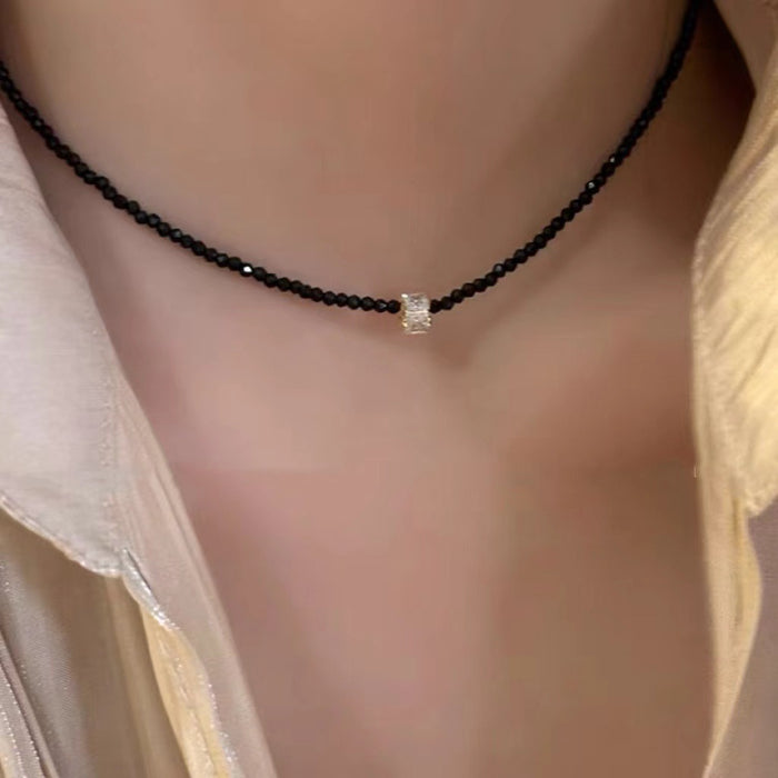 Wholesale Black pearl collarbone chain, simple retro necklace, women's light luxury niche necklace accessory