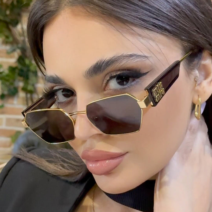 Wholesale Same style metal full frame sunglasses with personalized hollow out glasses