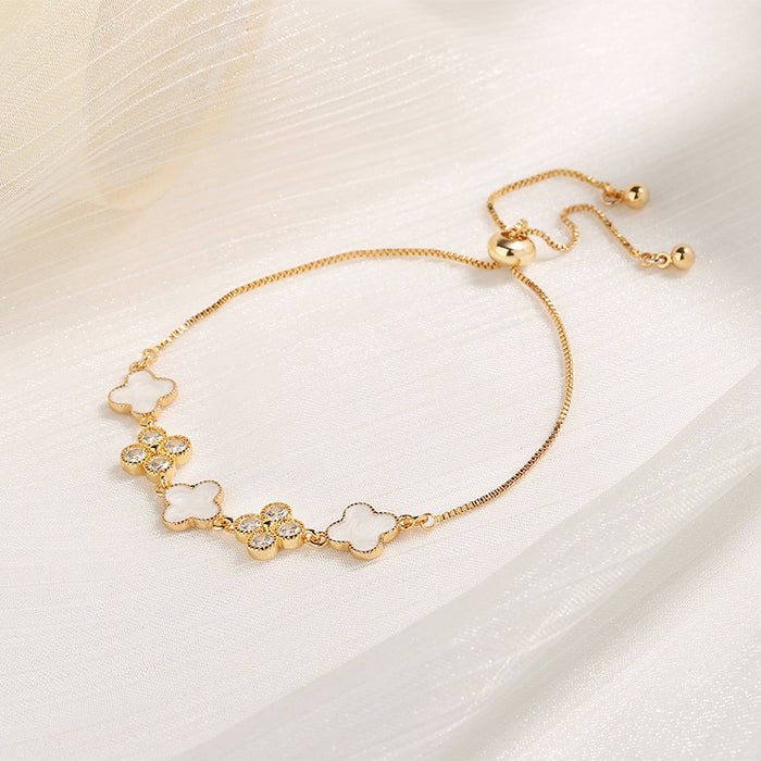 Wholesale Three leaf clover bracelet, niche, high-end, simple, fashionable, shell