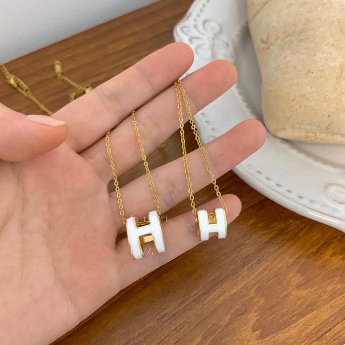 Wholesale H Letter Titanium Steel Necklace Women's Elegant  Necklace Chain
