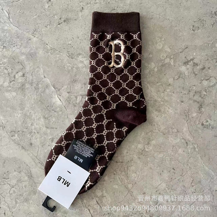 Wholesale Embroidered sports socks with combed cotton lettering socks in the middle tube